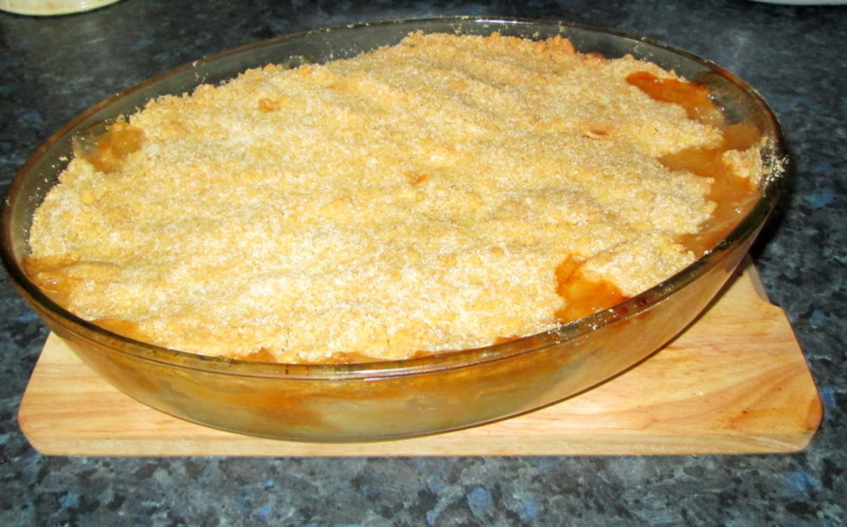 Delicious crunchy apple crumble pie
