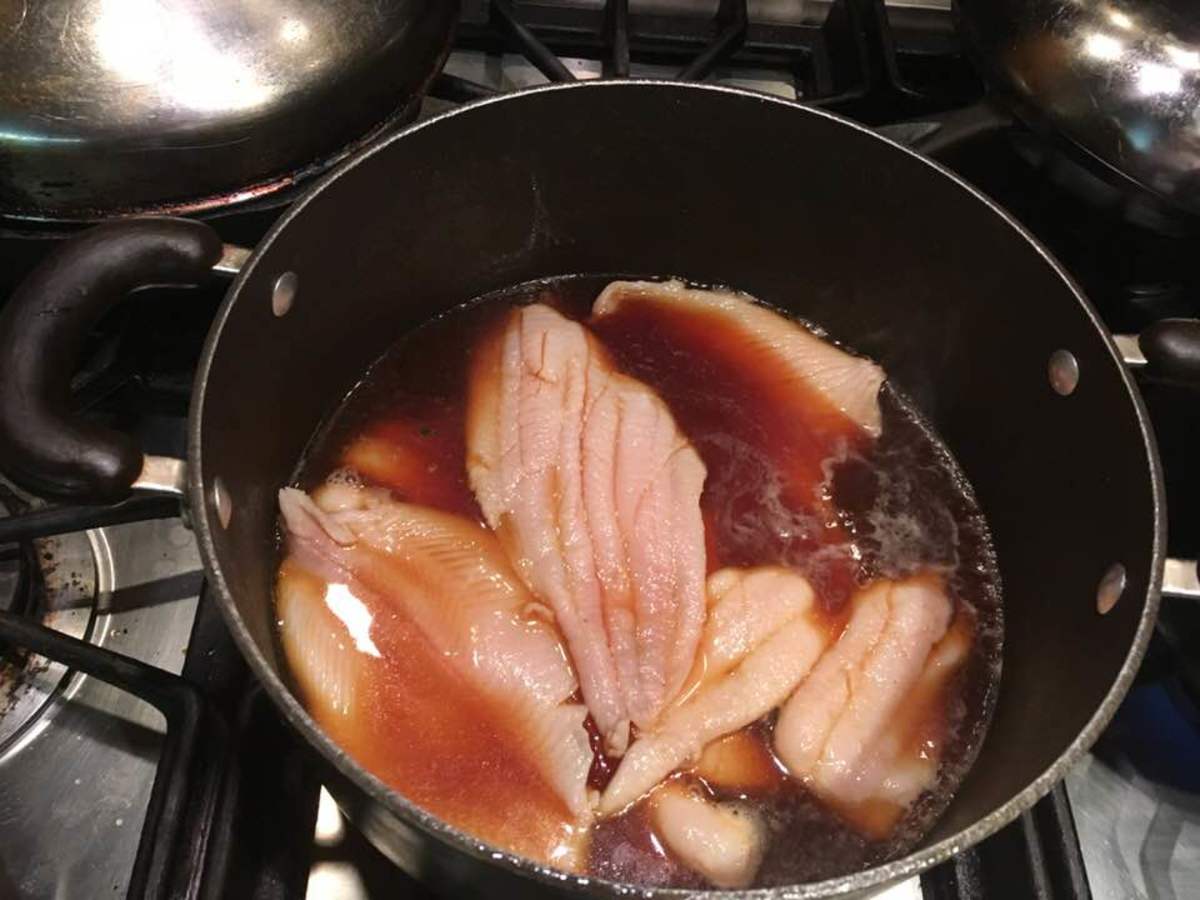 Place the fillets into the sauce. 