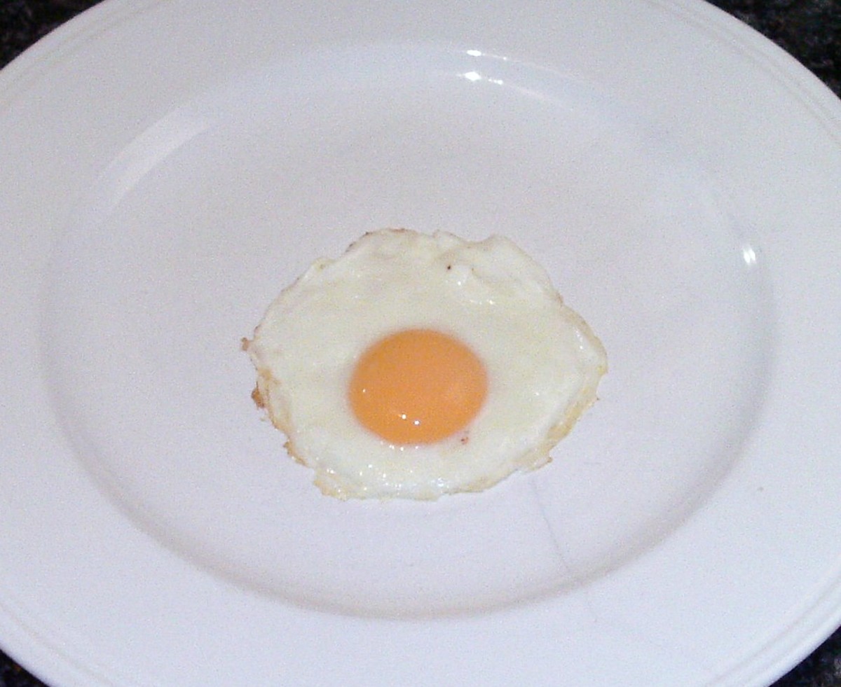 Fried egg is lifted to a plate.