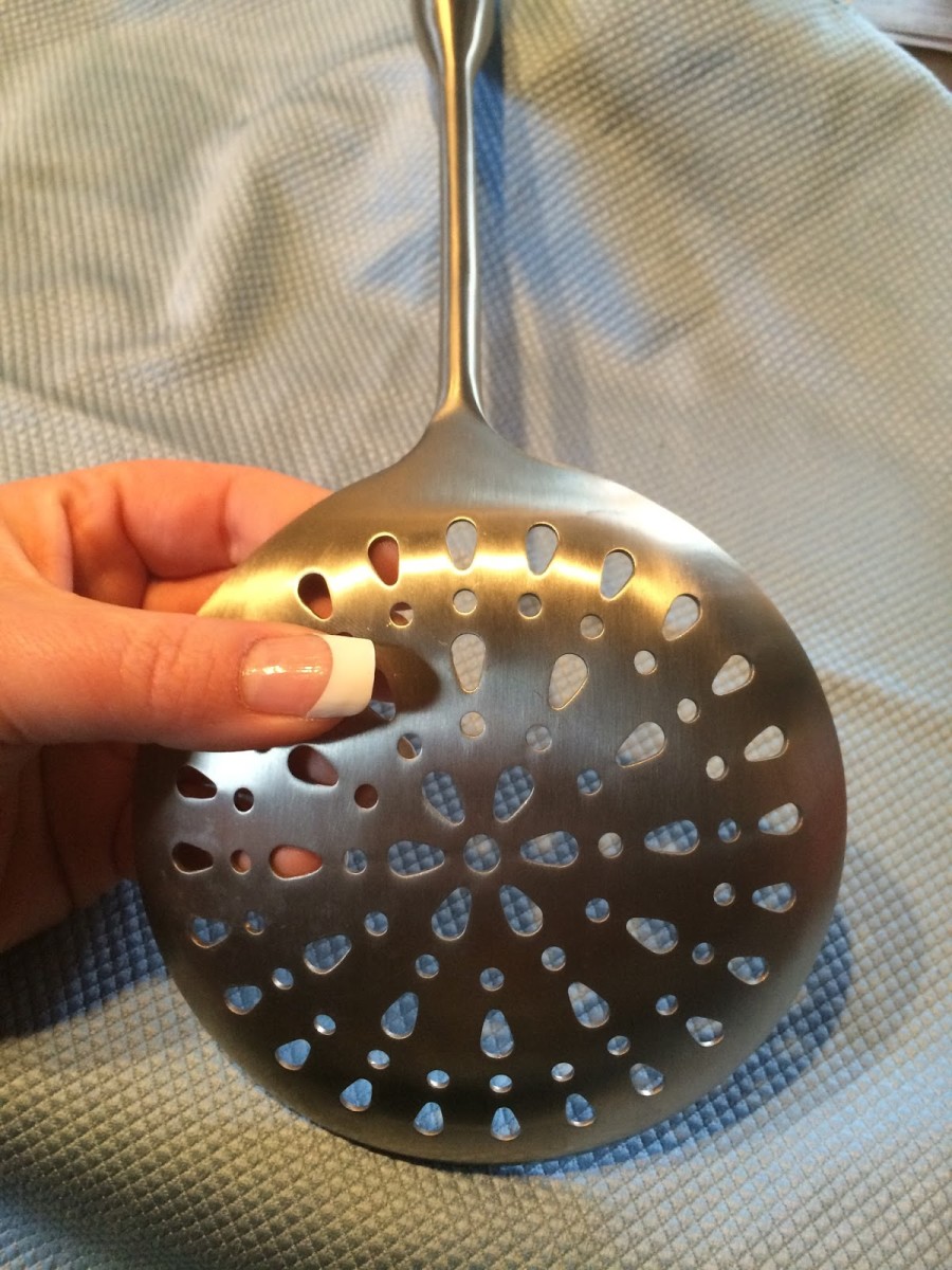 A closer look at the slotted frying spoon 