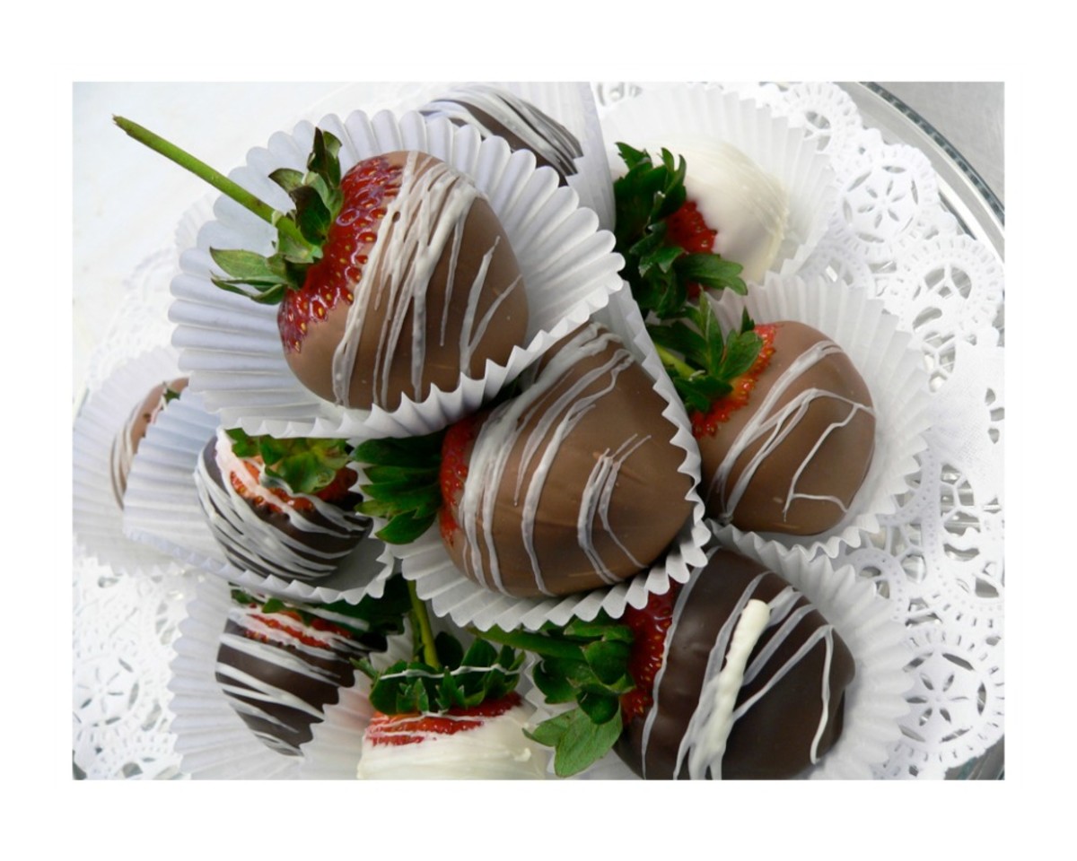 Chocolate Covered Strawberries Recipe With Drizzle Decoration Delishably 4915