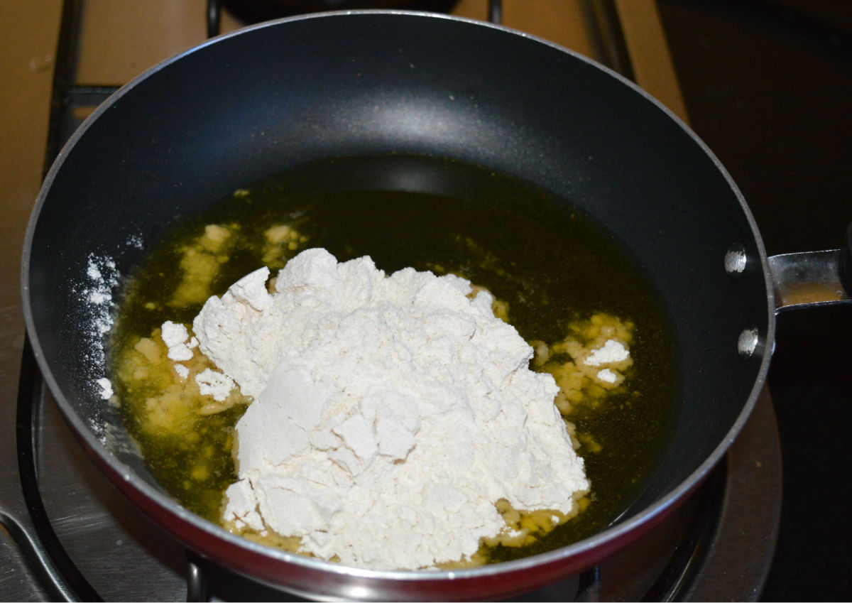 Step three: When the ghee melts, add whole wheat flour.