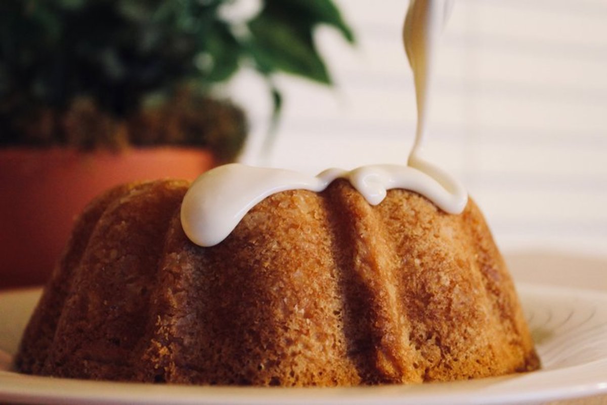 Pound cake with icing