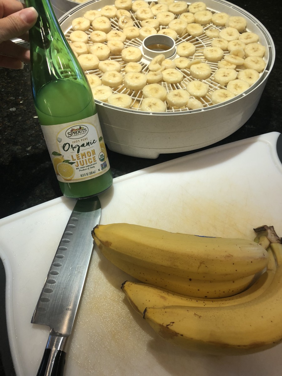 Sliced bannas to be made into banana chips