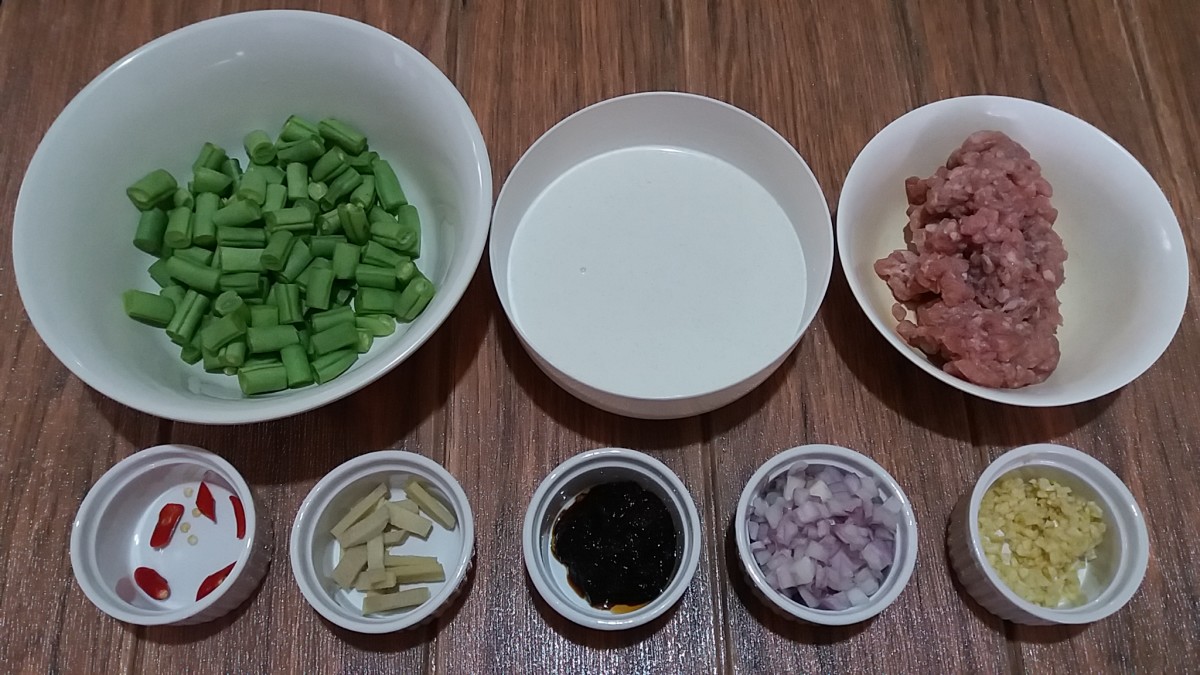 The ingredients for the gising gising recipe.