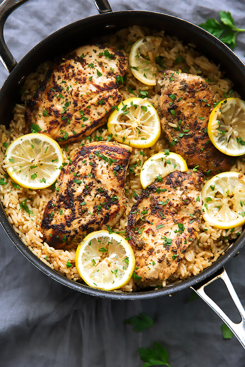 One-pot chicken and rice pilafi.