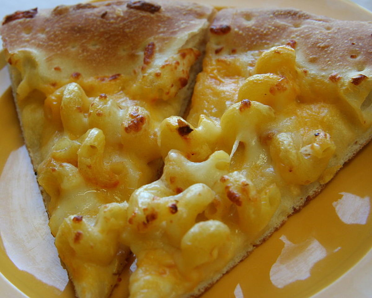 Macaroni and cheese pizza from Cicis