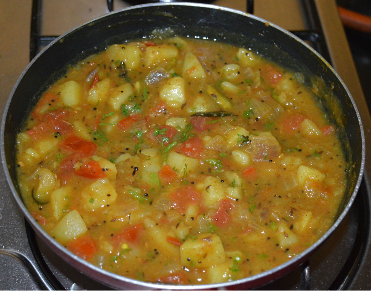The completed potato curry.
