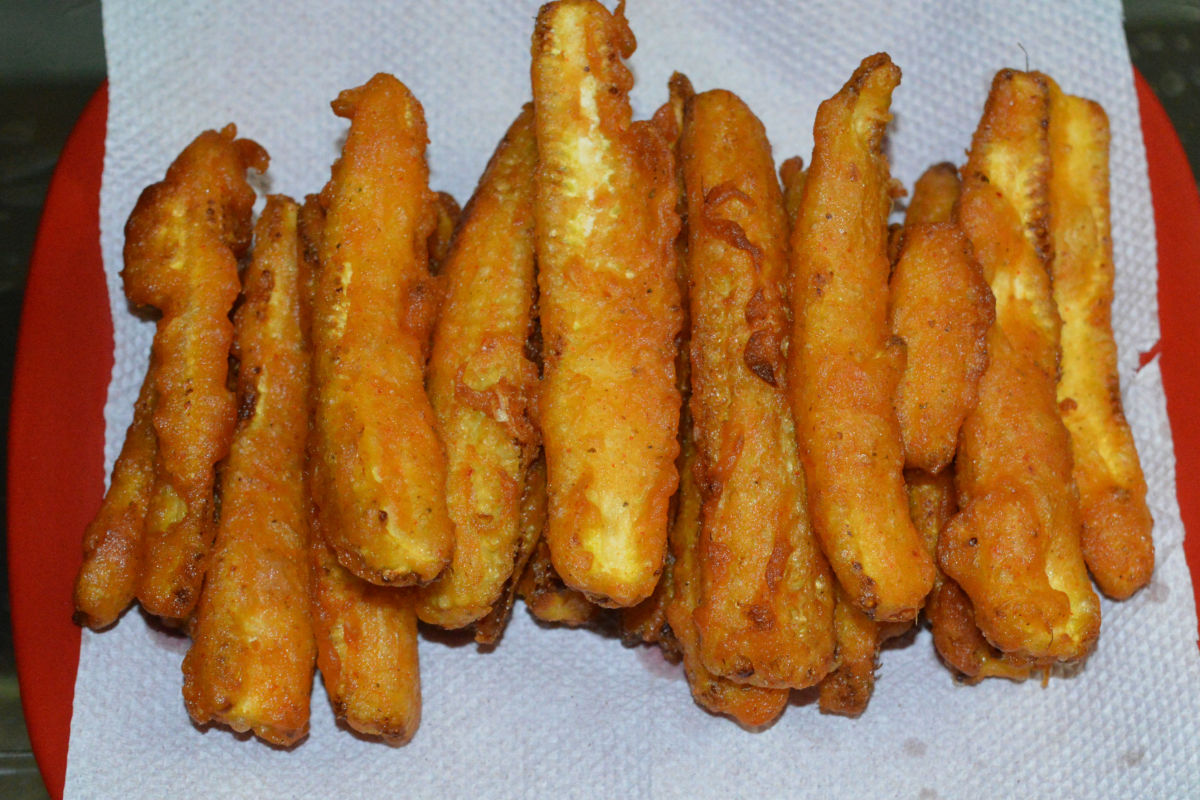Hot baby corn golden fries looks tempting! Serve hot with tomato sauce. They are super tasty and crunchy! Enjoy!