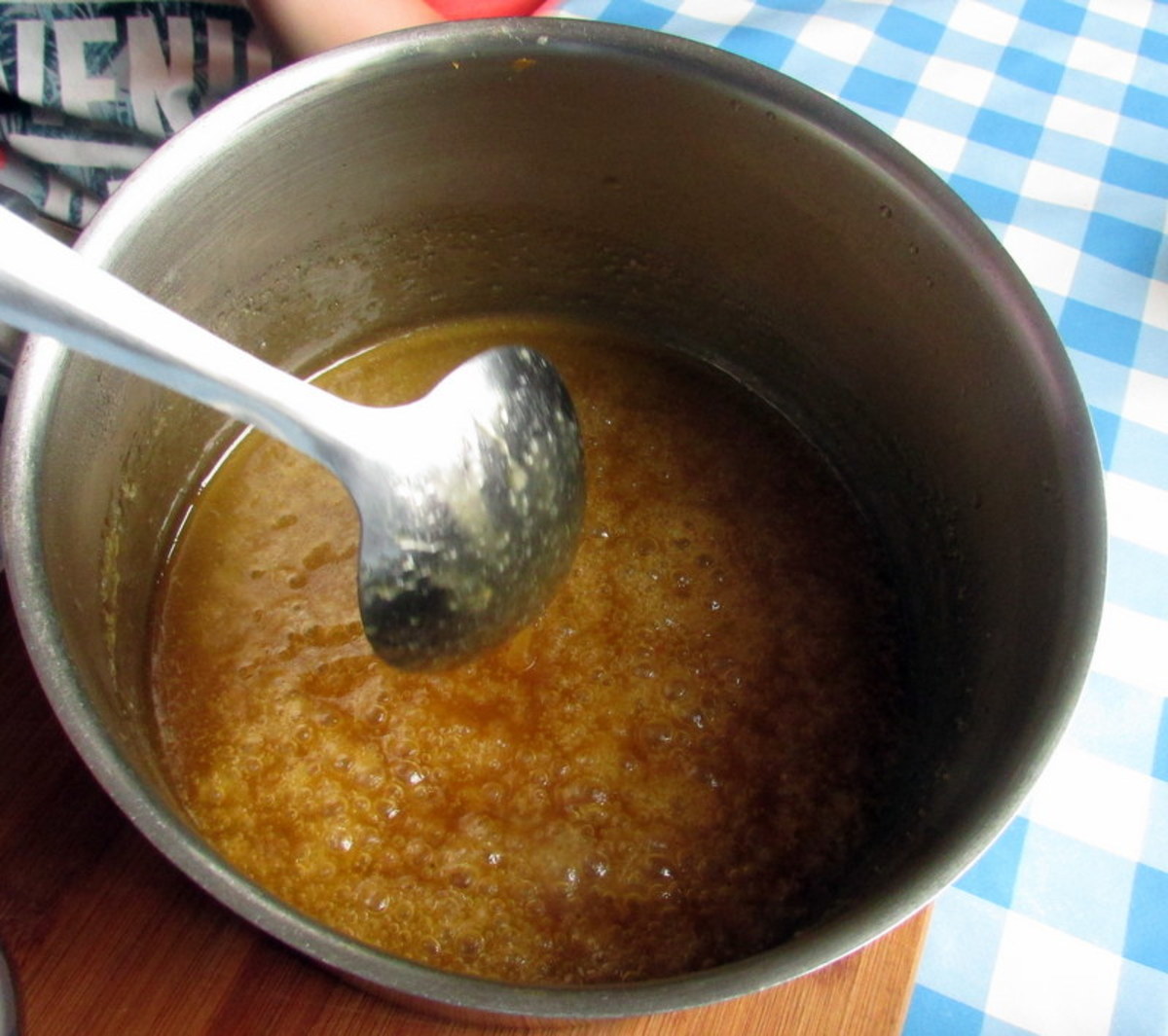 Keep on the boil until you see the water and sugar mixture turn in a caramel colour. 