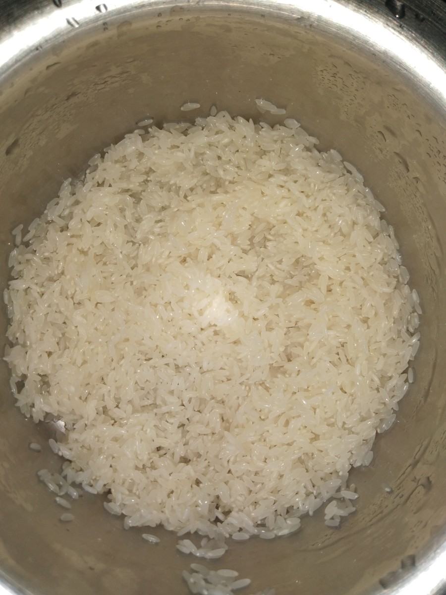 Wash rice, drain, and set aside.