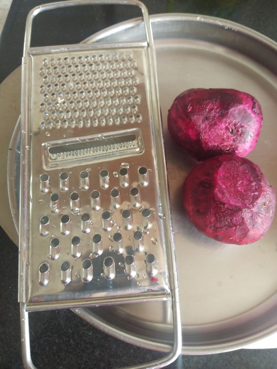 Finely grate beetroot using a grater, or you can choose to finely chop it.