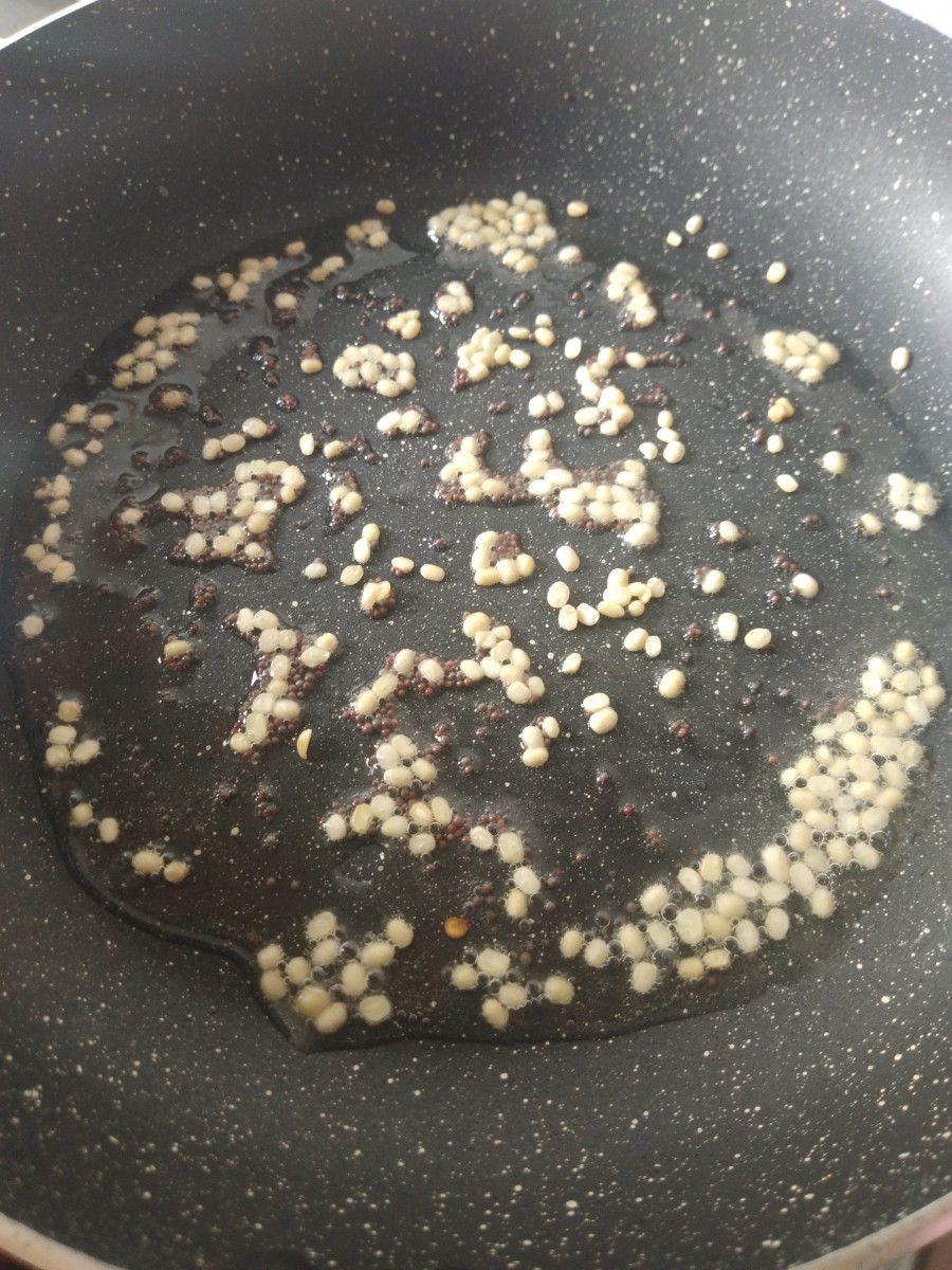 Add urad dal (split bengal gram), then fry over low flame until it becomes golden in color and aromatic.
