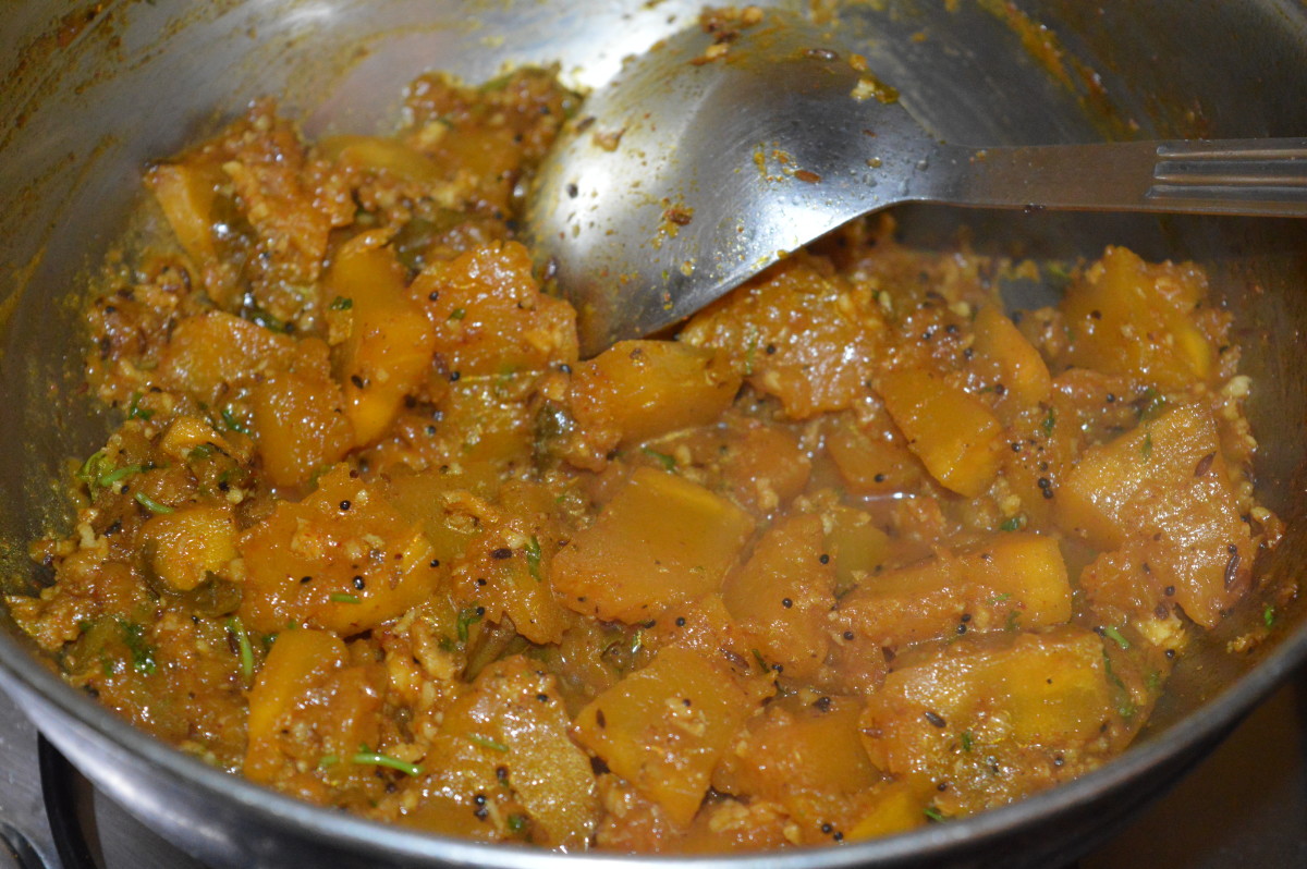 Your favorite yellow pumpkin curry is ready!