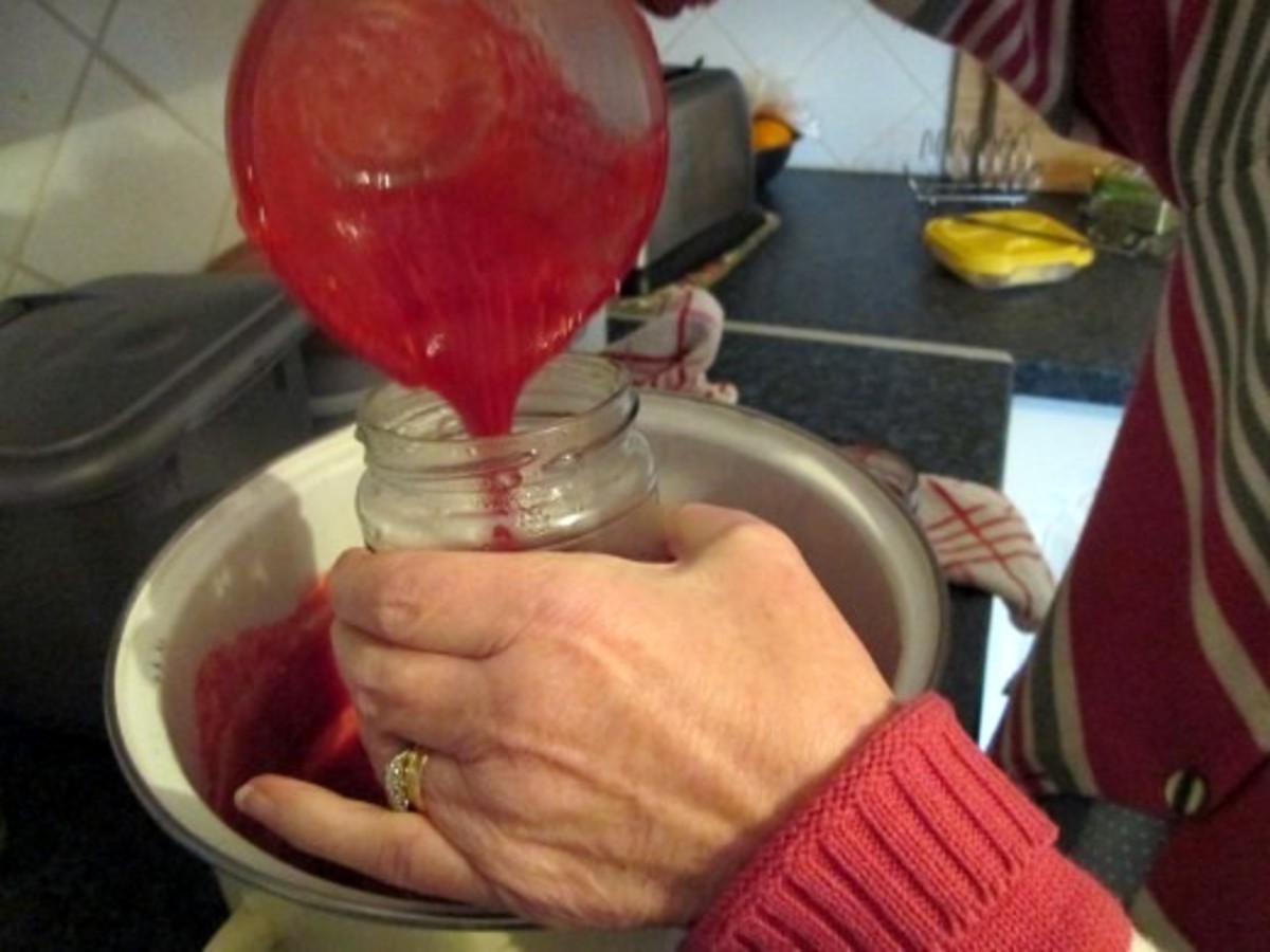 Pour the homemade jam into the jars.