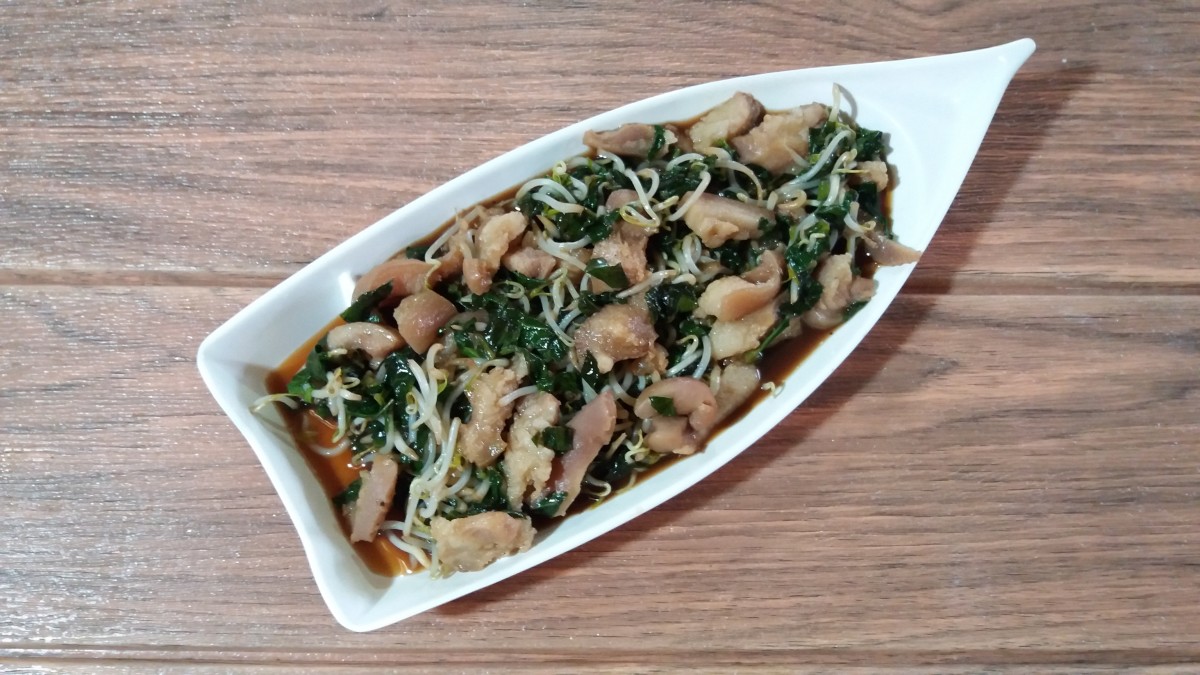 Mung bean sprouts and water spinach with pork