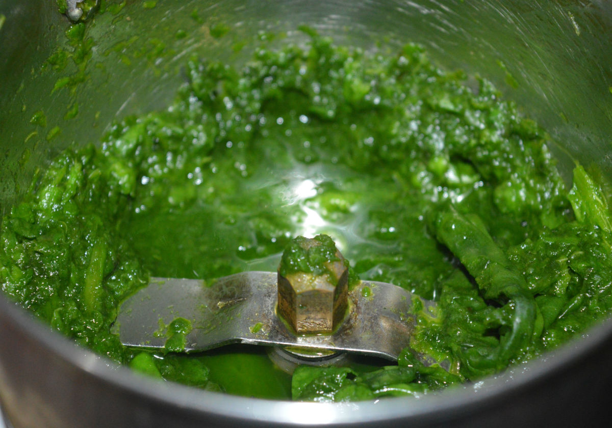 Step one: Blanch the spinach leaves. Make a thick paste. 