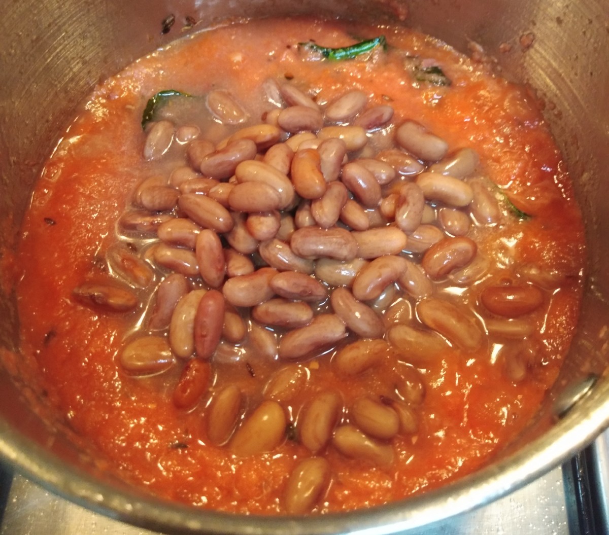 Add cooked kidney beans with water.