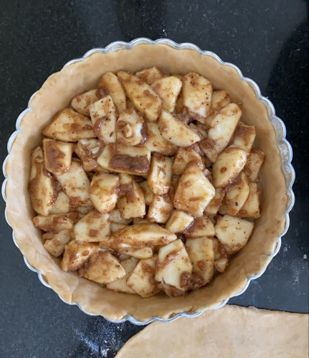 Pie crust filled with coated apple slices