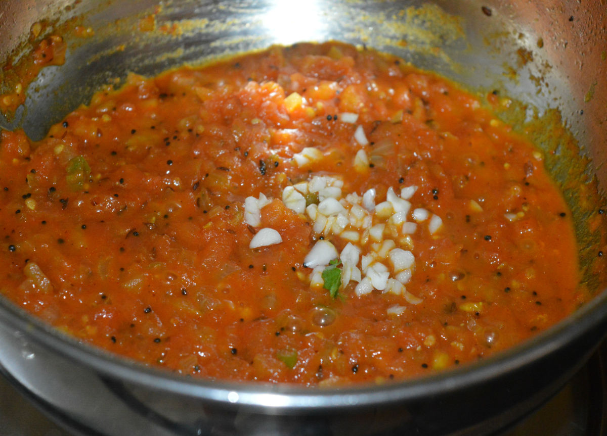 Step five: Add finely chopped garlic and remaining salt. Mix well. Simmer the mixture for a minute. Turn off the heat and transfer the salsa to a serving dish.