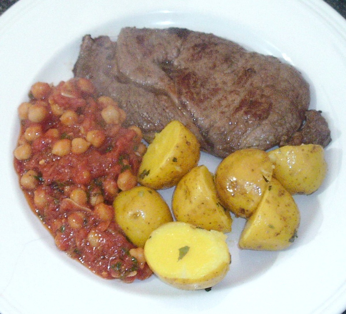 Sirloin steak with turmeric potatoes and chickpeas in chilli sauce