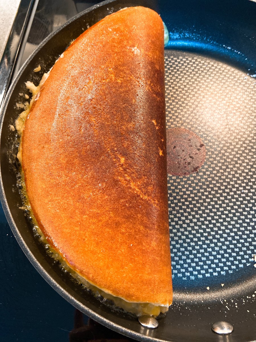 Let it sit for a few minutes before taking the pancake out from the pan. 