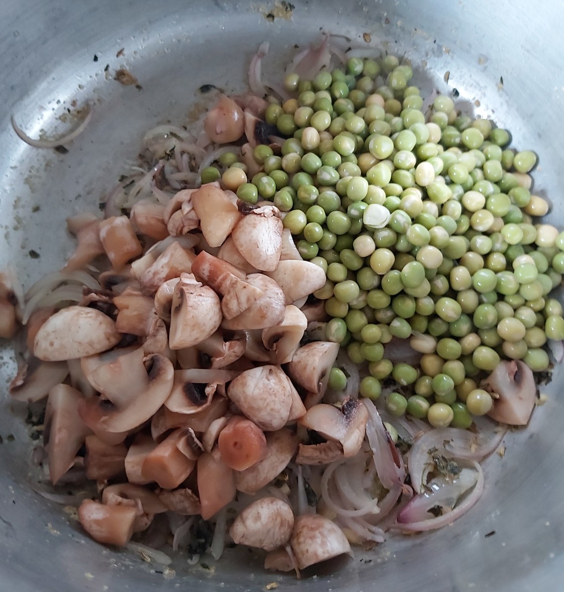 Add chopped button mushrooms and peas. 
