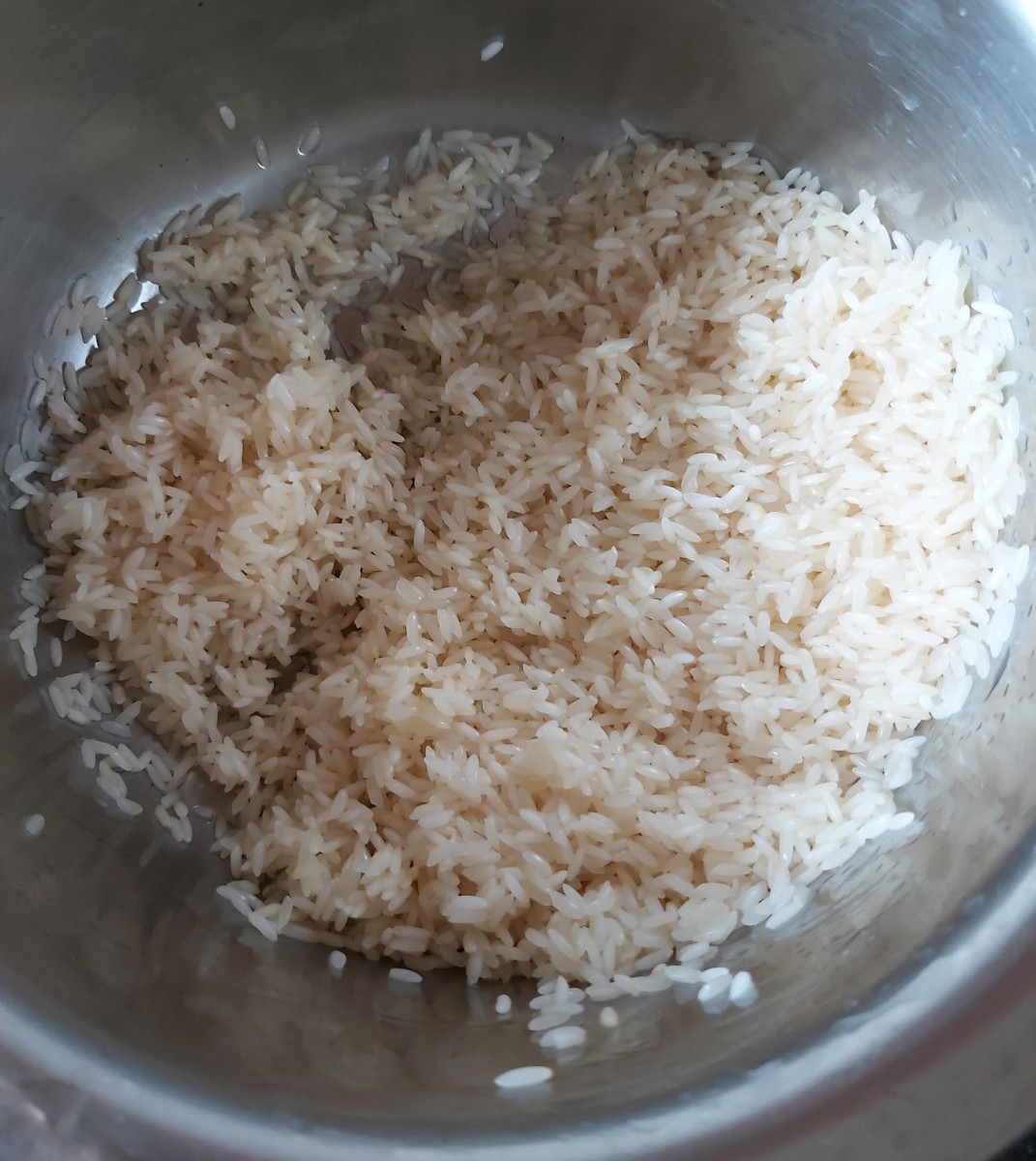 Wash rice properly 2-3 times. Set aside (you can soak rice for 10-15 minutes to save cooking time).