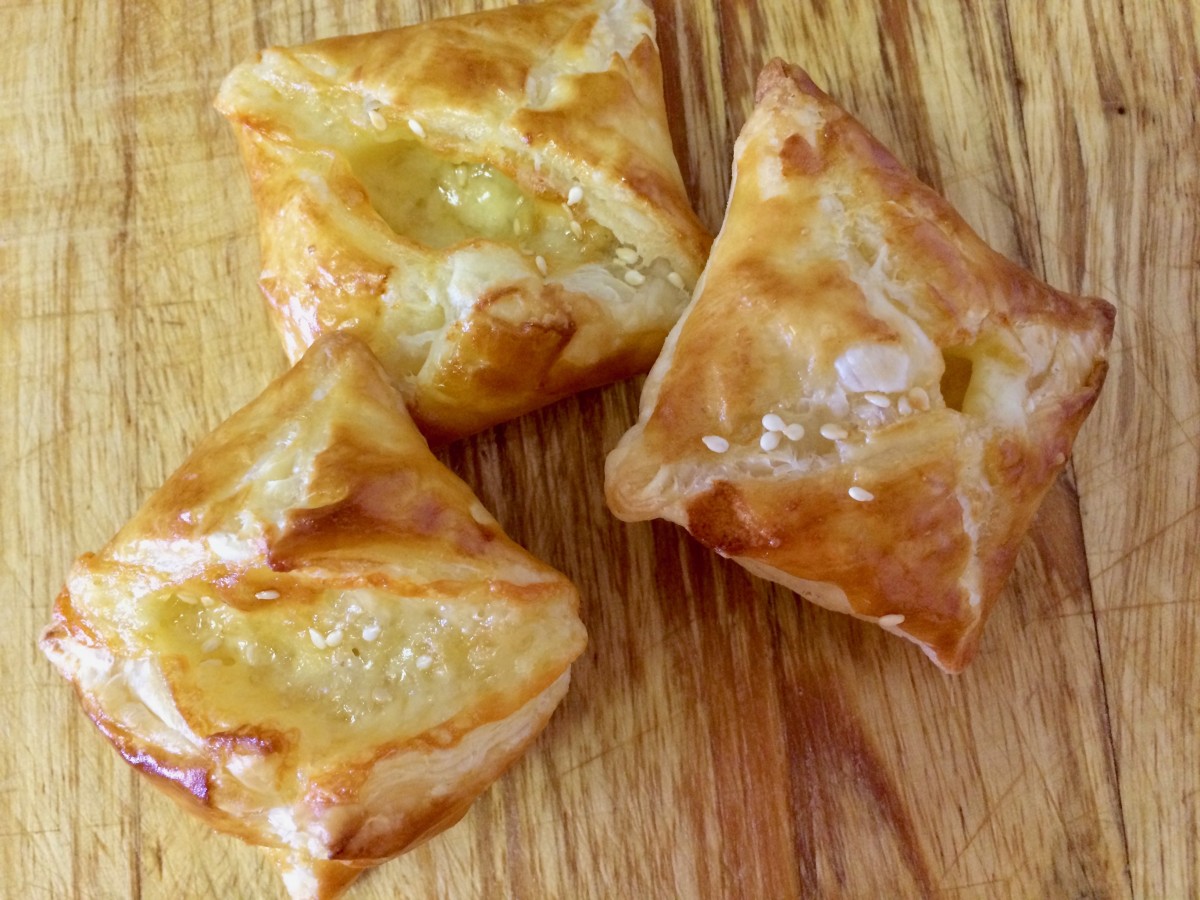 Apple Puff Pastries With Sesame Seeds