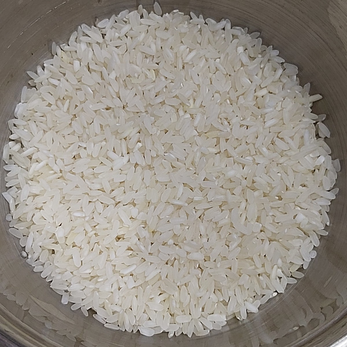 In a bowl or vessel, add 1 cup of dosa rice (or any type of rice).