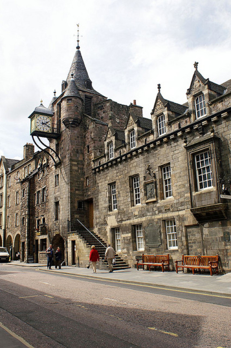 famous-streets-of-scotland-a-history-of-the-canongate-in-edinburgh