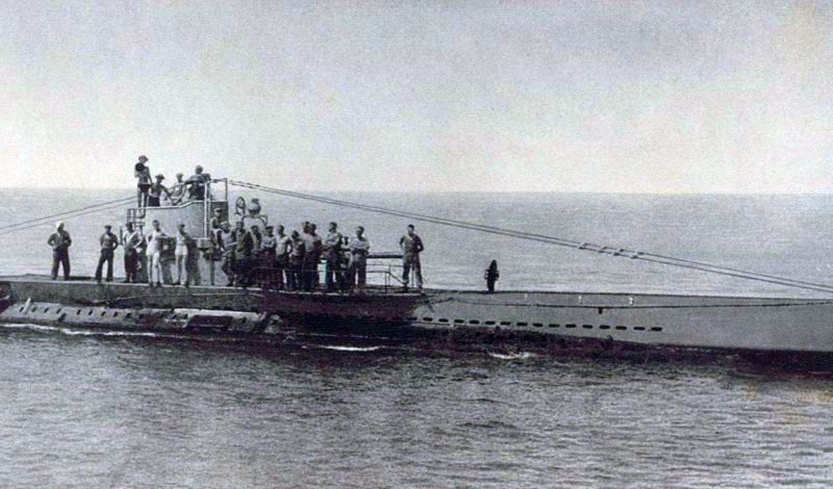 WWI: A Type U 31 German submarine. U-33 of the German Imperial Navy was of this type. This is the U-38. Its crew is enjoying a refreshing bath of air the morning after an exhausting night cruise.