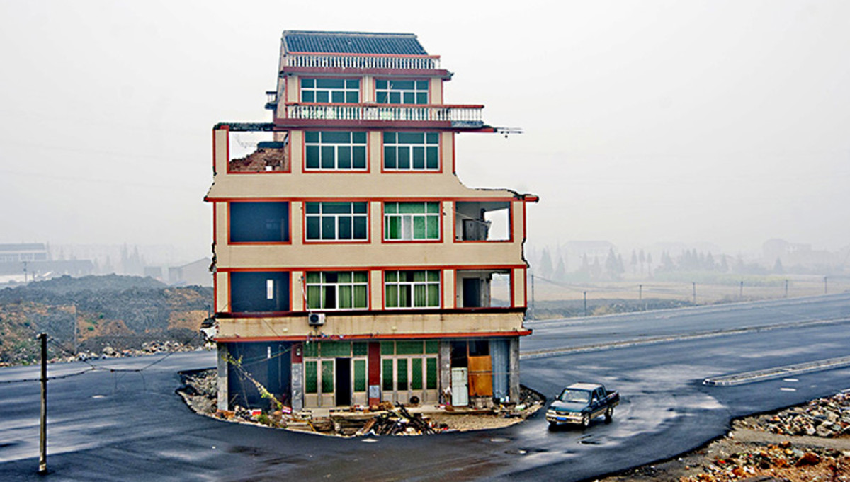 The Wenling nail house obstinately standing alone - in the middle of a road
