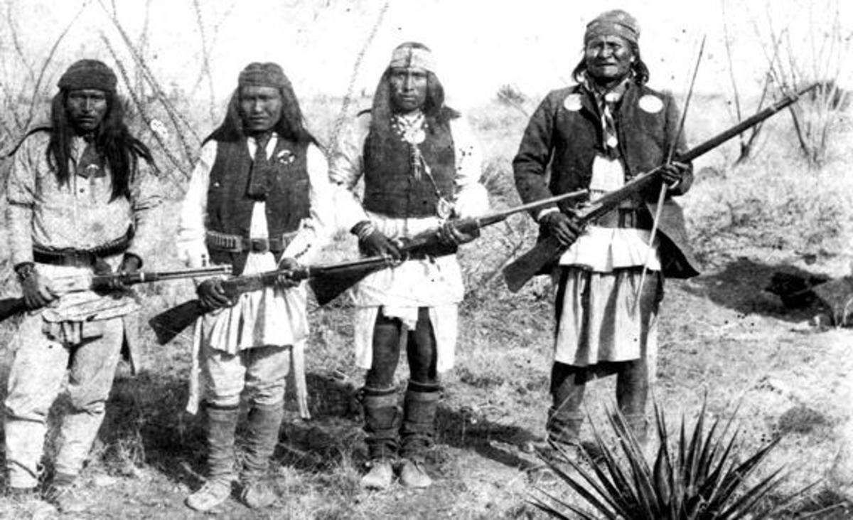 Apache warrior Geronimo (right) and warriors from left to right: Yanozha (Geronimos´s brother-in-law), Chappo (Geronimo´s son of 2nd wife) and Fun (Yanozha´s half brother) in 1886