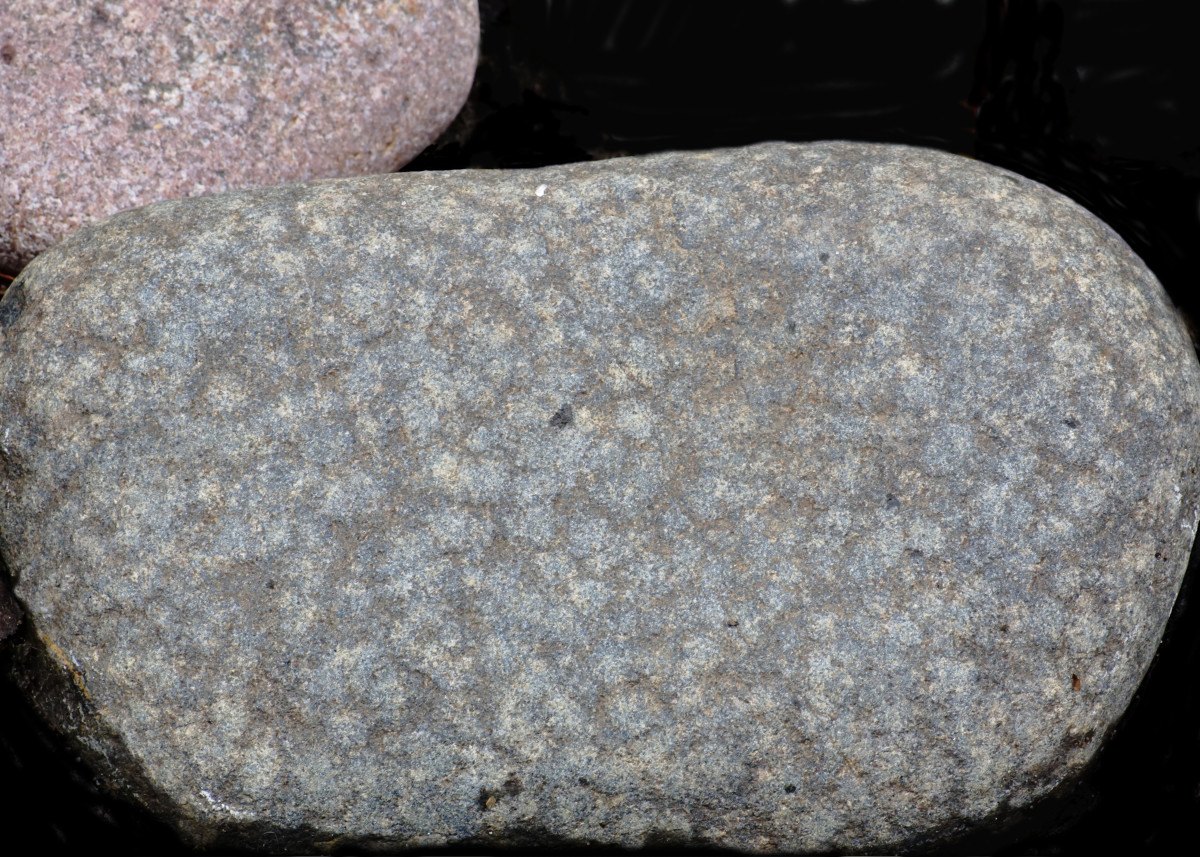 Ophitic basalt found along Lake Michigan beaches    