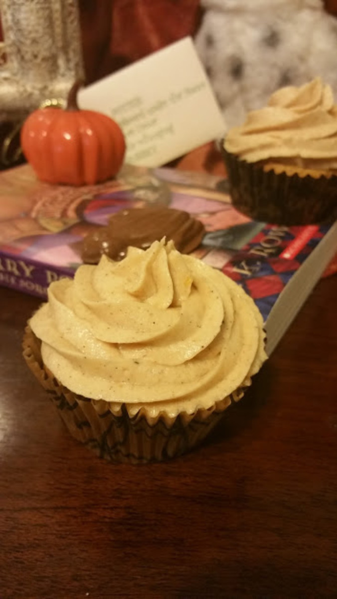 Pumpkin pasty cupcakes with pumpkin spice frosting.