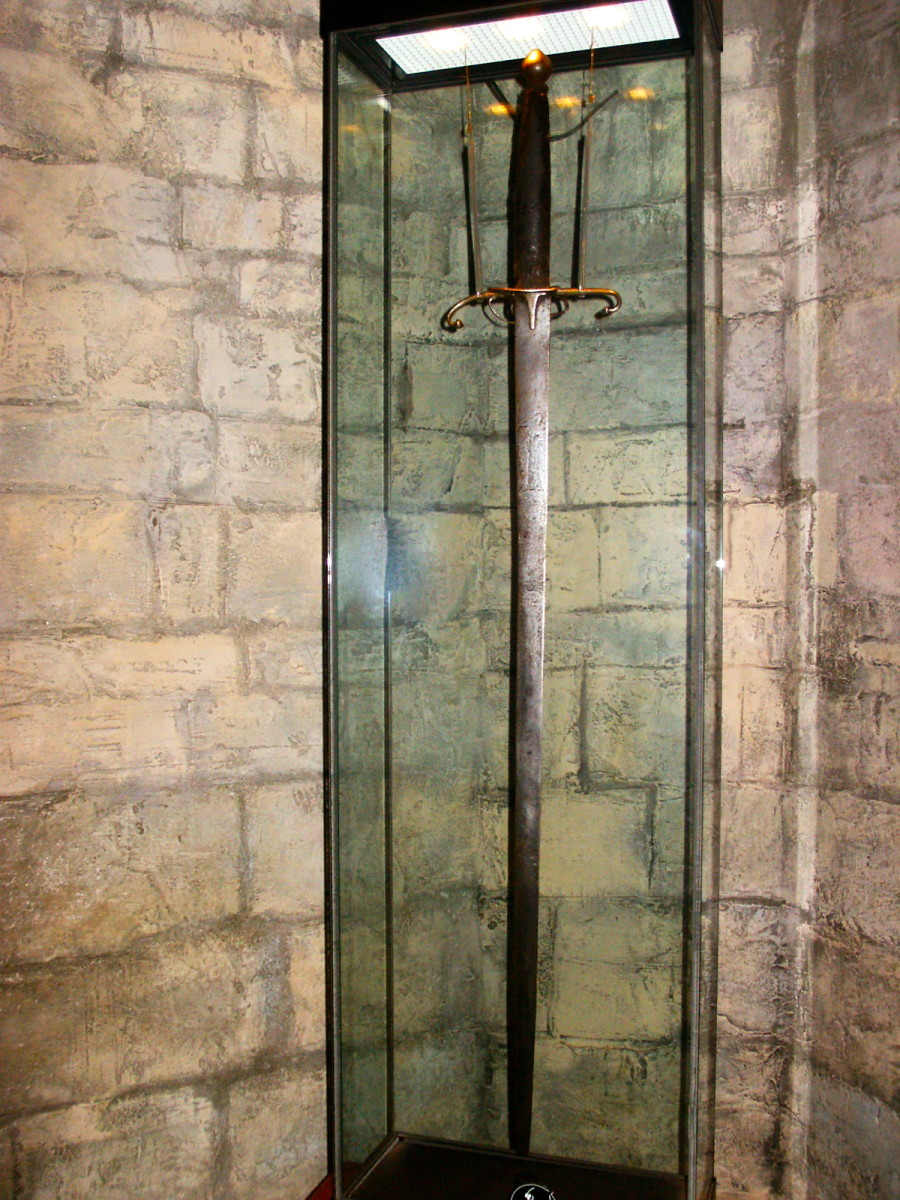 Full-length view of Wallace's sword.