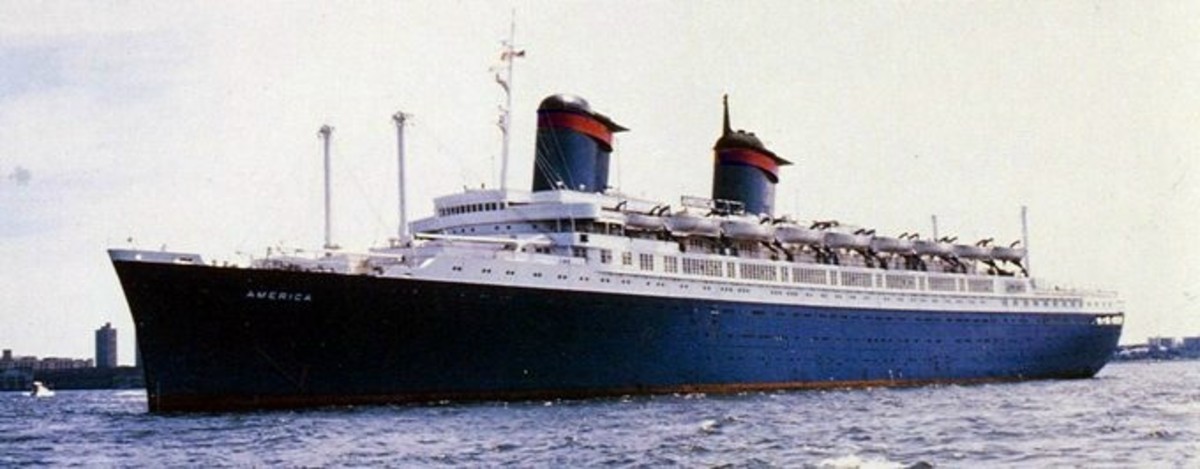 The SS America in 1978. She was painted blue and red during her so called 'refit'.
