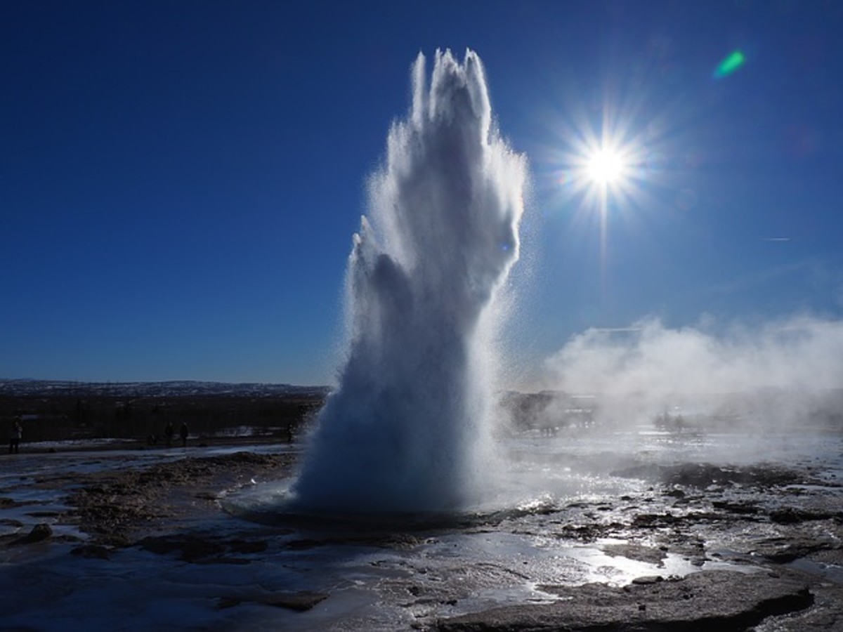 A photo of a typical volcanic geyser.