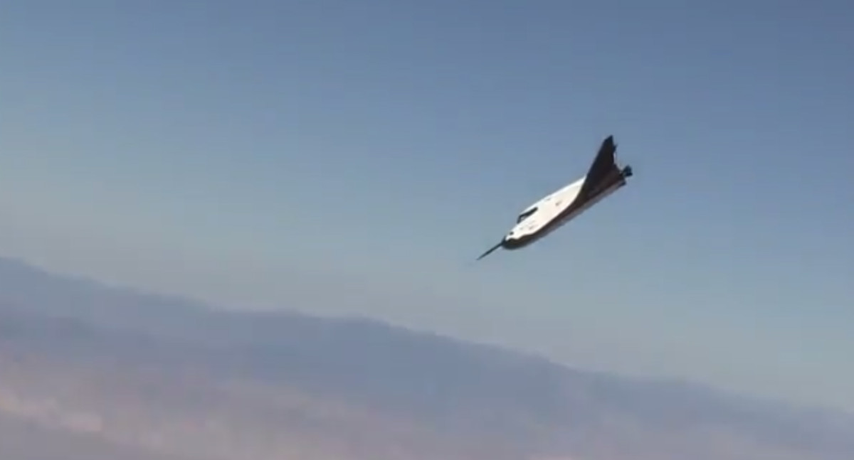 Dream Chaser moments after a planned helicopter drop.