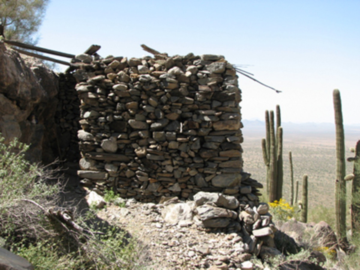 This is the rock house near the Sierra Estrella mine. For more info, see http://westernmininghistory.com/mine_detail/10186833