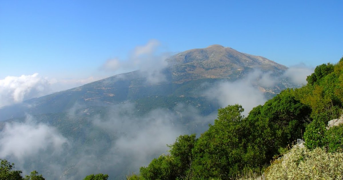 这座山的正式名称是哈兹山(现在的杰贝阿克拉山)——最初发布在panoramio.com上