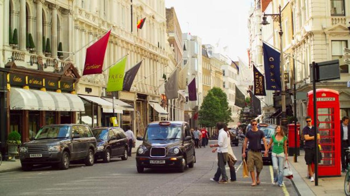 Designer shops and top auction rooms in Bond Street, Old and New