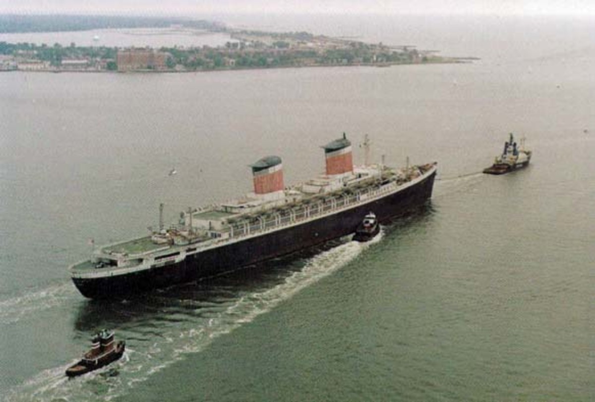 SS United States in tow to Turkey.