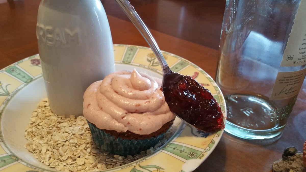 Cherry jam and oat (Brose) cupcakes with cherry jam whisky frosting
