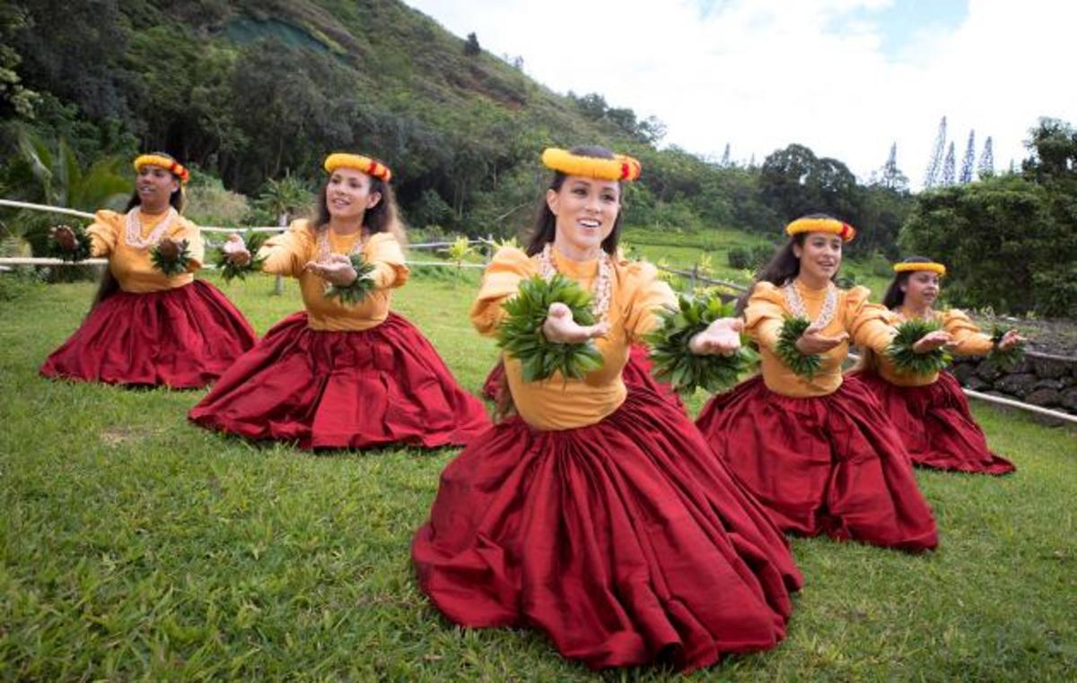 The Hawaiian cultural revitalization (of language and hula) is a "decolonization of the mind." Yet, the State of Hawaii still presents it as an exotic tourist attraction.