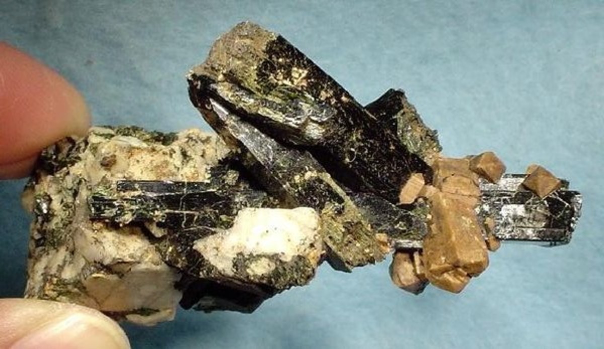 An example of what zircon looks like (not those found at Vredefort).