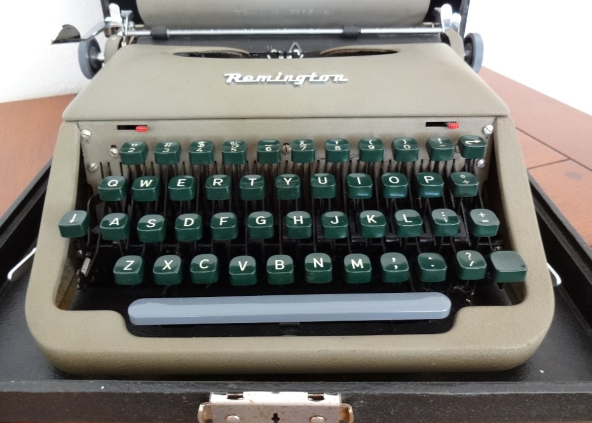 Manual typewriter