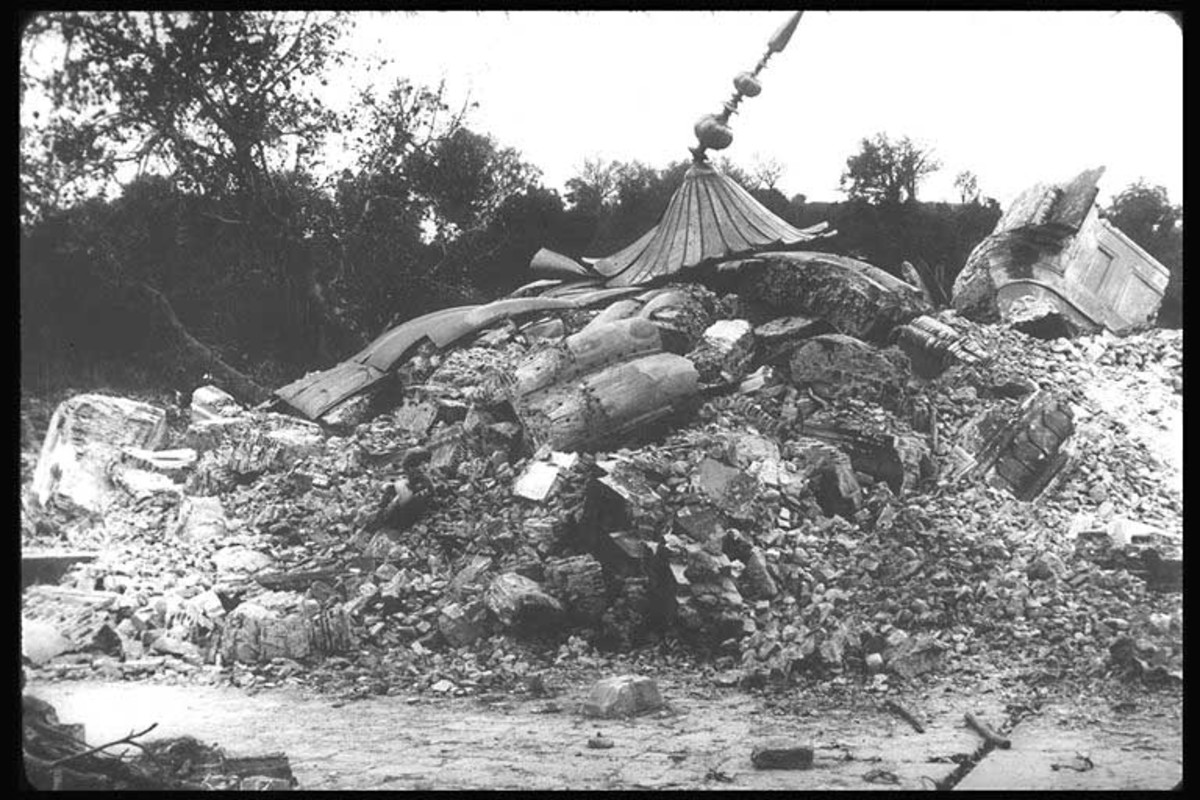 A destroyed Barjeshwari Devi temple after  4th April 1905 earthquake in Kangra