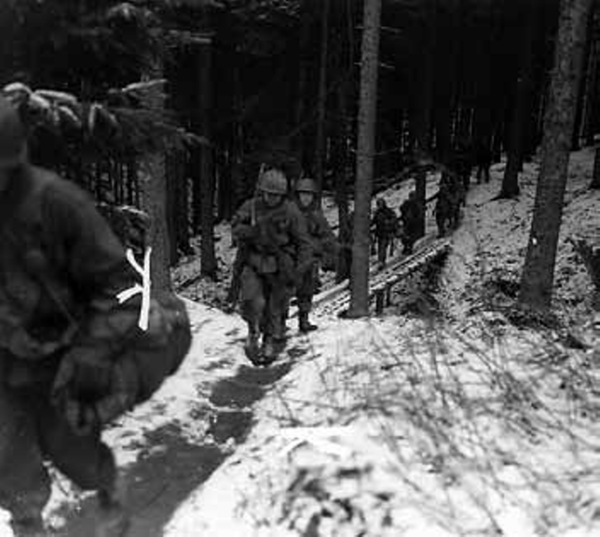 A squad of the 424th on the move in Berk, Germany, March 1945.